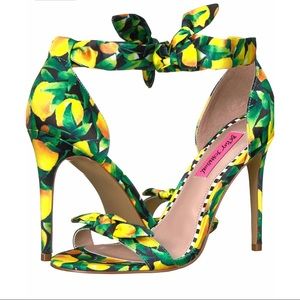 Betsey Johnson Satin, Ankle Strap Lemon Heels 10